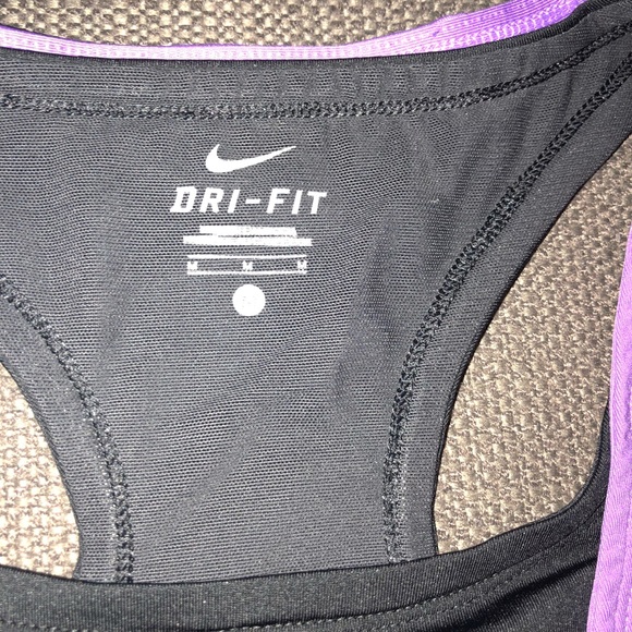 ❌SOLD❌Nike top - Picture 2 of 5